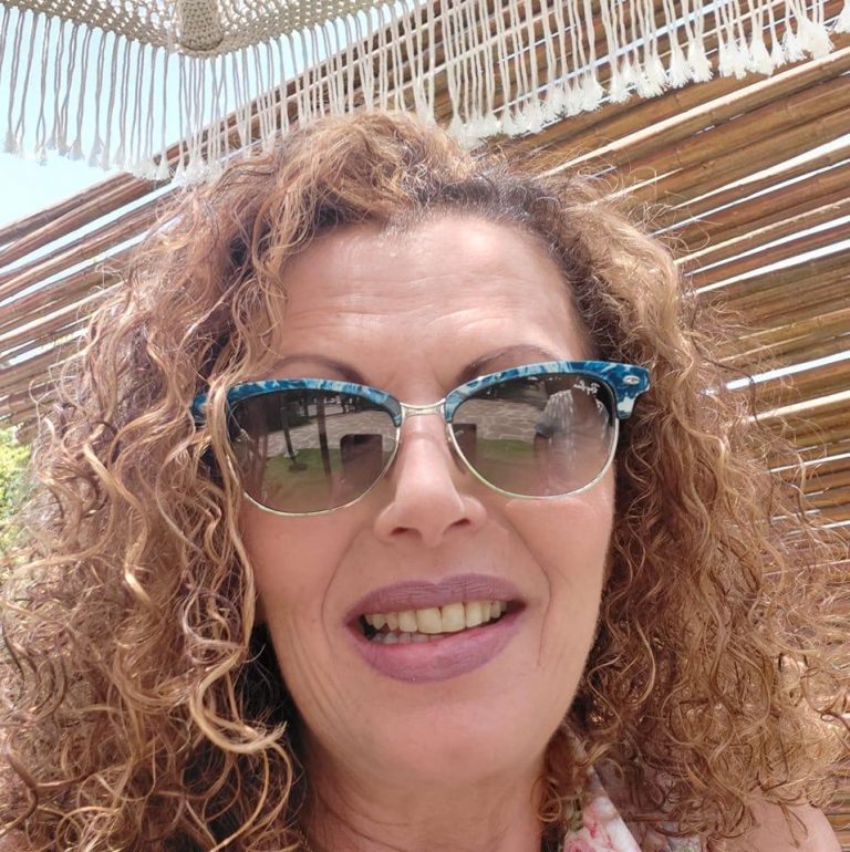 המלצה של מלכה אדמוני על קורס קלפי טארוט
